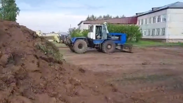 Школьные стадионы начали ремонтировать в Братском районе